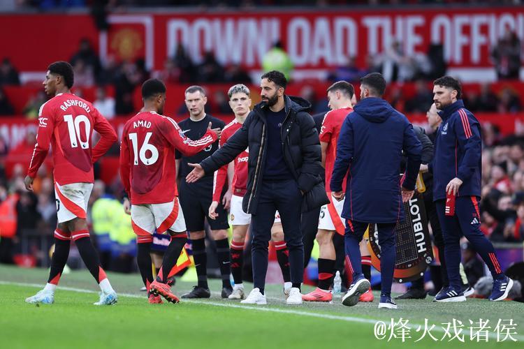 曼联爆发矛盾!阿莫林质疑青训实力,外租球员发照片回击 曼联爆发矛盾!阿莫林质疑青训实力,外租球员发照片回击